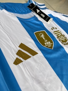 Camiseta Versión Jugador Adidas de Argentina Titular 2024/25 - Lírico Showroom - Tienda Online de Fútbol 