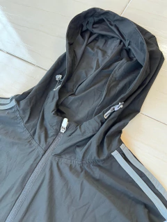 Campera Rompeviento Adidas NegroArriba/GrisAbajo - tienda online