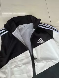 Campera Rompeviento Adidas Forrada Negro/Blanco/Gris - Lírico Showroom - Tienda Online de Fútbol 