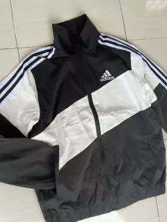 Campera Rompeviento Adidas Forrada Negro/Blanco/Gris en internet