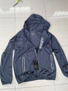 Campera Rompeviento Adidas WIND.RDY Azul/Gris en internet