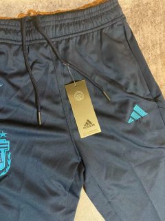 Conjunto Adidas de Argentina 2024/25 - Lírico Showroom - Tienda Online de Fútbol 