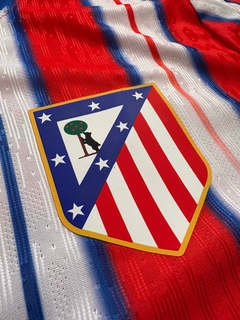 Camiseta Versión Jugador Nike del Atlético de Madrid Titular Griezmann 2024/25 - Lírico Showroom - Tienda Online de Fútbol 