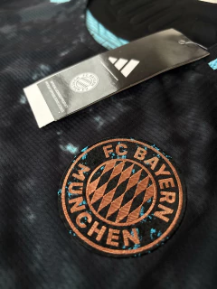 Camiseta Versión Jugador Adidas del Bayern Múnich Suplente 2024/25 - Lírico Showroom - Tienda Online de Fútbol 