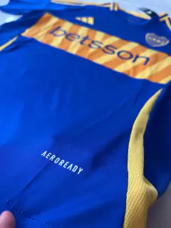Camiseta Adidas de Boca Juniors Titular 2024/25 - Lírico Showroom - Tienda Online de Fútbol 