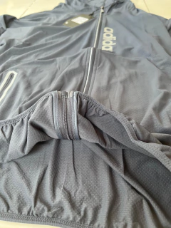 Imagen de Campera Rompeviento Adidas WIND.RDY Azul/Gris