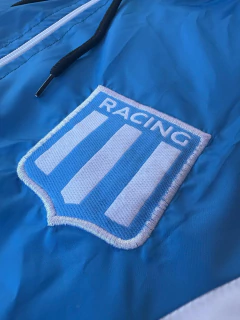 Campera Rompeviento Kappa de Racing Celeste con Blanco - Lírico Showroom - Tienda Online de Fútbol 