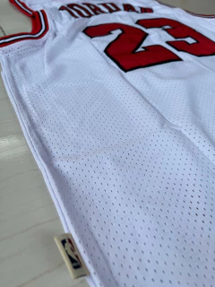 Musculosa NBA Chicago Bulls Edition White de Michael Jordan Número 23 1997/98 - Lírico Showroom - Tienda Online de Fútbol 