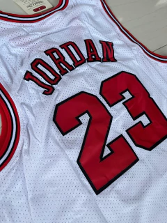 Musculosa NBA Chicago Bulls Edition White de Michael Jordan Número 23 1997/98 - comprar online