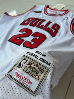 Musculosa NBA Chicago Bulls Edition White de Michael Jordan Número 23 1997/98 - Lírico Showroom - Tienda Online de Fútbol 