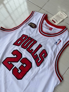 Musculosa NBA Chicago Bulls Edition White de Michael Jordan Número 23 1997/98 - comprar online