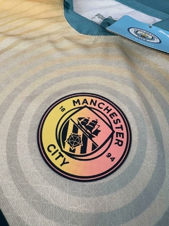 Camiseta Versión Jugador Puma del Manchester City Cuarta Equipación Kevin De Bruyne 2024/25 - Lírico Showroom - Tienda Online de Fútbol 