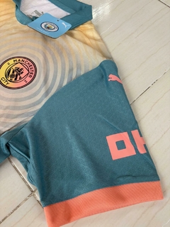 Camiseta Versión Jugador Puma del Manchester City Cuarta Equipación Kevin De Bruyne 2024/25 - Lírico Showroom - Tienda Online de Fútbol 