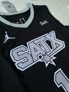 Imagen de Musculosa NBA Jordan San Antonio Spurs de Victor Wembanyama Número 1 2023/24
