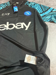 Conjunto Emporio Armani de Napoli 2024/25 - Lírico Showroom - Tienda Online de Fútbol 