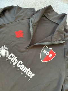 Buzo Térmico Medio Cierre Aifit de Newell's Negro - Lírico Showroom - Tienda Online de Fútbol 