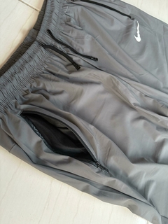 Imagen de Pantalón Deportivo Nike Dri-FIT Gris
