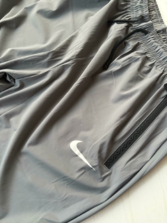 Pantalón Deportivo Nike Dri-FIT Gris - Lírico Showroom - Tienda Online de Fútbol 