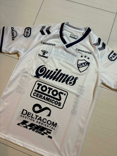 Imagen de Camiseta Hummel de Quilmes Titular 2025