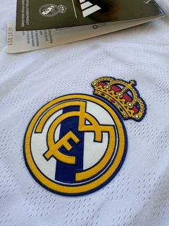 Camiseta Versión Jugador Adidas del Real Madrid Titular Mangas Largas 2025/26 - Lírico Showroom - Tienda Online de Fútbol 