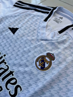 Camiseta Adidas del Real Madrid Titular Vinícius Júnior Sponsor HP 2024/25 en internet