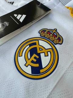 Camiseta Versión Jugador Adidas del Real Madrid Titular 2025 - Lírico Showroom - Tienda Online de Fútbol 