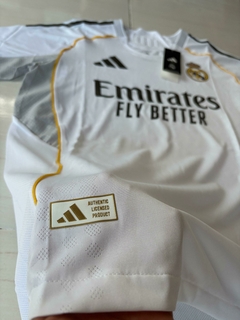Imagen de Camiseta Versión Jugador Adidas del Real Madrid Titular 2025