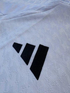 Camiseta Versión Jugador Adidas del Real Madrid Titular 2024/25 - tienda online