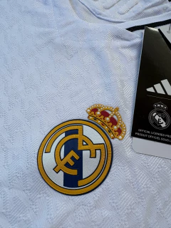 Camiseta Versión Jugador Adidas del Real Madrid Titular 2024/25 - Lírico Showroom - Tienda Online de Fútbol 