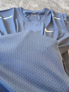 Imagen de Remera Deportiva Nike Tela Dry Fit Azul Petróleo
