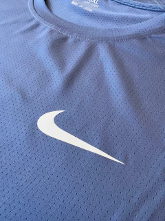 Remera Deportiva Nike Tela Dry Fit Azul Petróleo - Lírico Showroom - Tienda Online de Fútbol 