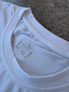Imagen de Remera Deportiva Nike Tela Dry Fit Blanca