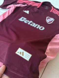 Camiseta Adidas de River Plate Suplente Galoppo LPF 2025 - Lírico Showroom - Tienda Online de Fútbol 