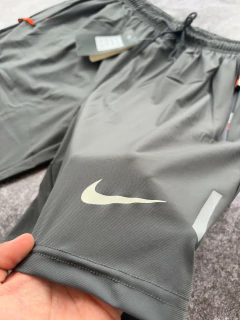 Short Deportivo Nike Gris - Lírico Showroom - Tienda Online de Fútbol 
