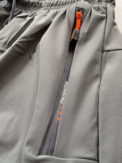 Short Deportivo Nike Gris - comprar online