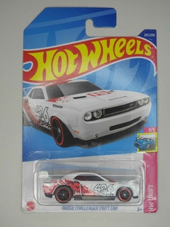 HOTWHEELS - DODGE CHALLENGER DRIFT CAR - HCV88