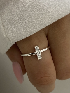Anillo barra cubic vertical importado