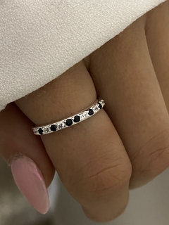 ANILLO COMBINADO PIEDRA NEGRA Y CUBIC (IMPORTADO)