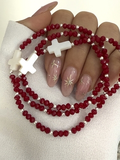 Pulsera cristal roja y cruz nácar