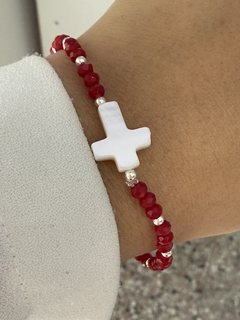 Pulsera cristal roja y cruz nácar - comprar online