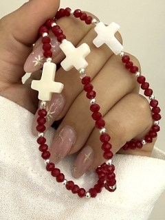 Pulsera cristal roja y cruz nácar en internet