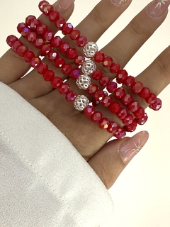 Pulsera cristal rojo tornasol 6mm y bolita calada (elastizada) - comprar online