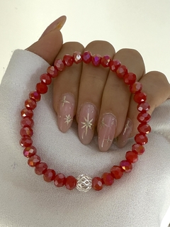 Pulsera cristal rojo tornasol 6mm y bolita calada (elastizada)