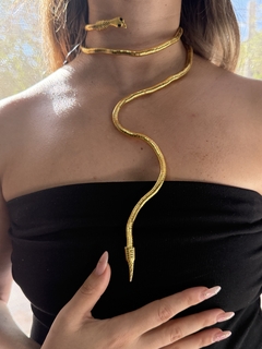 Colgante serpiente dorada