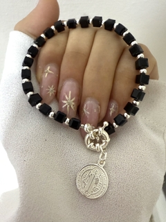 Pulsera cristal cubo negro y san Benito (cierre marinero)