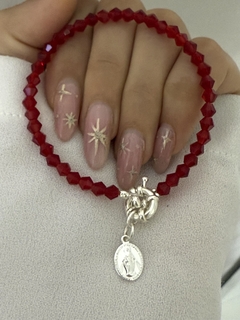 Pulsera cristal roja opaca cierre marinero y medalla