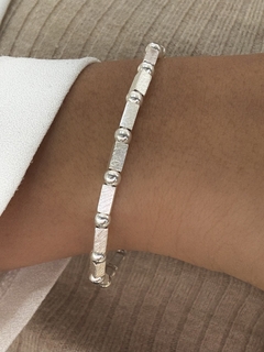 Pulsera bolitas y tubito