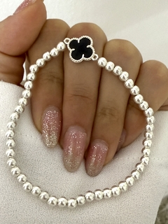 Pulsera trébol negro bolita 4mm (elastizada)