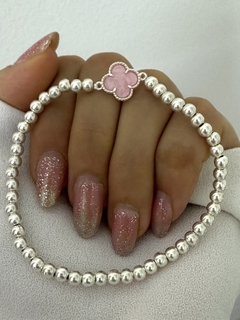 Pulsera trébol rosa bolita 4mm (elastizada)