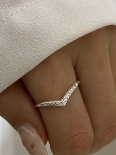 Anillo cubic en V